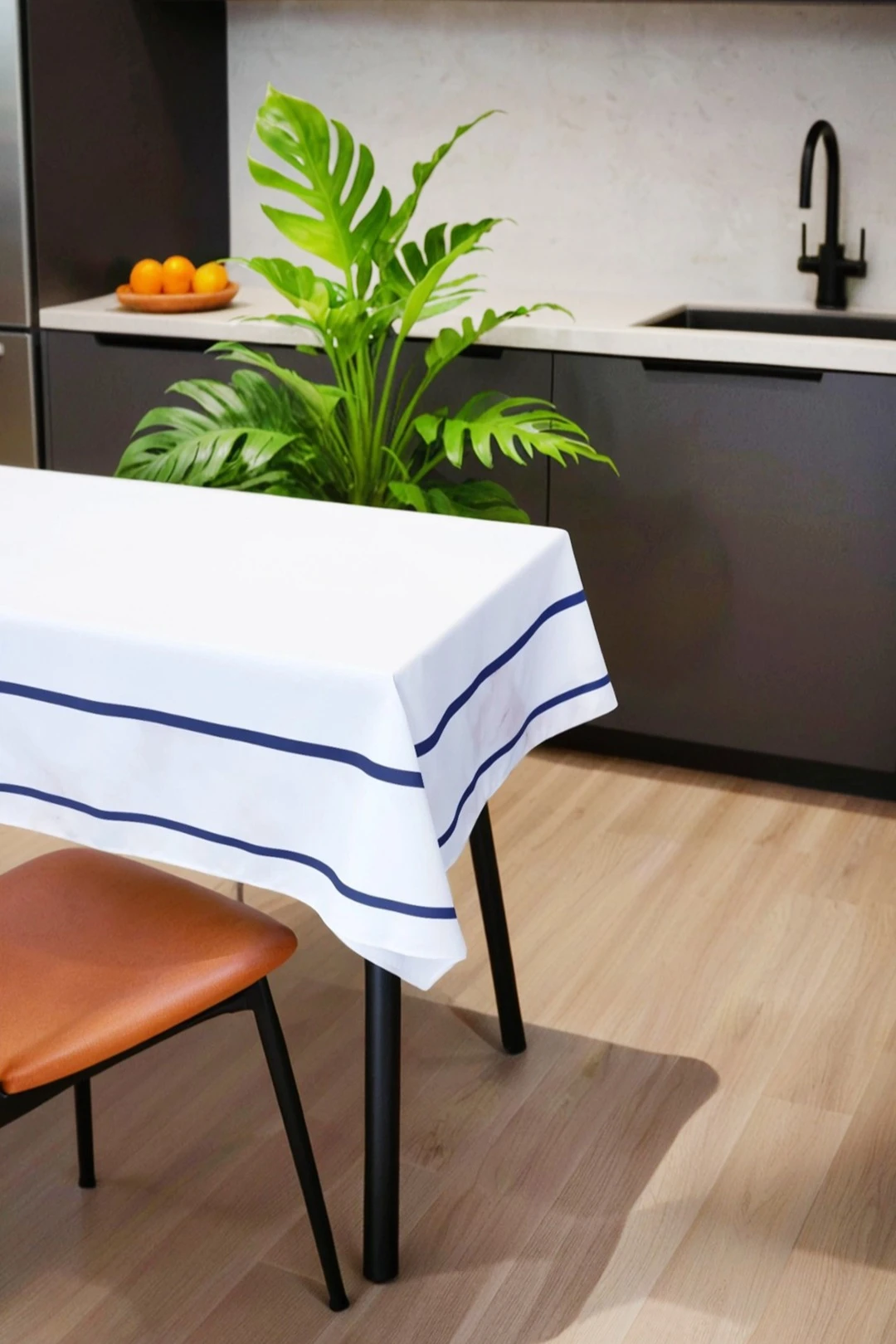 Купить скатерть прямоугольную 130х200 см, с полной запечаткой (полиэстер) "Blue lines"