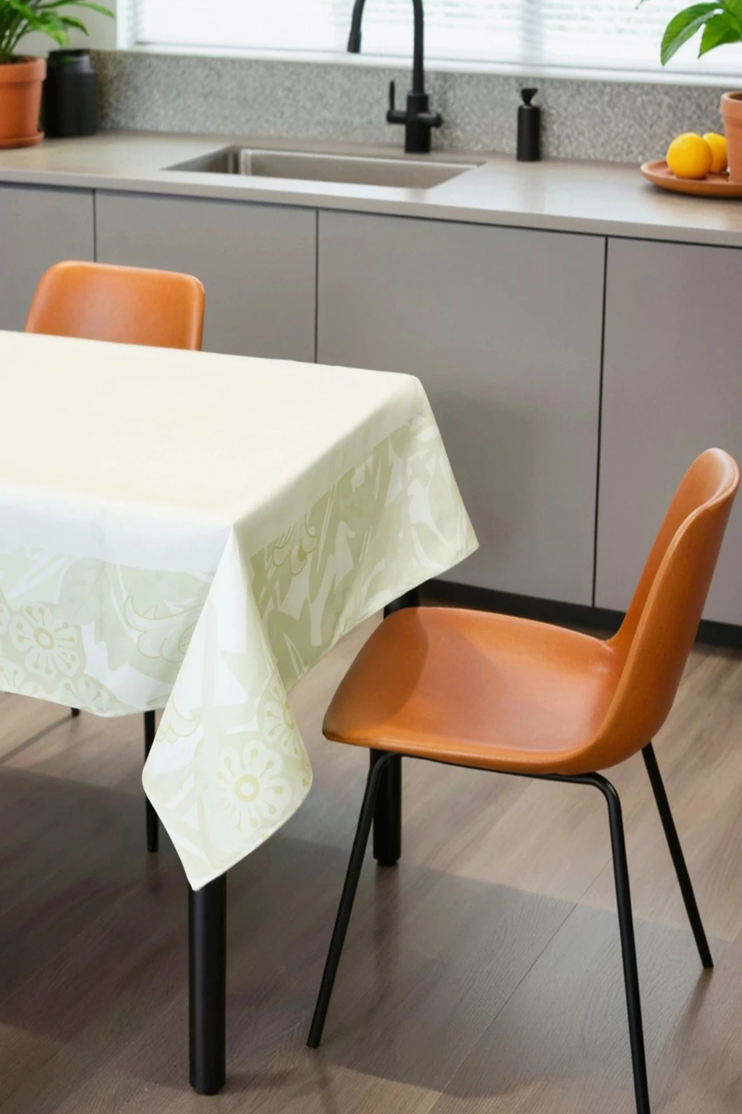 Купить скатерть квадратную 135х135 см, с полной запечаткой (полиэстер) "Flower field"