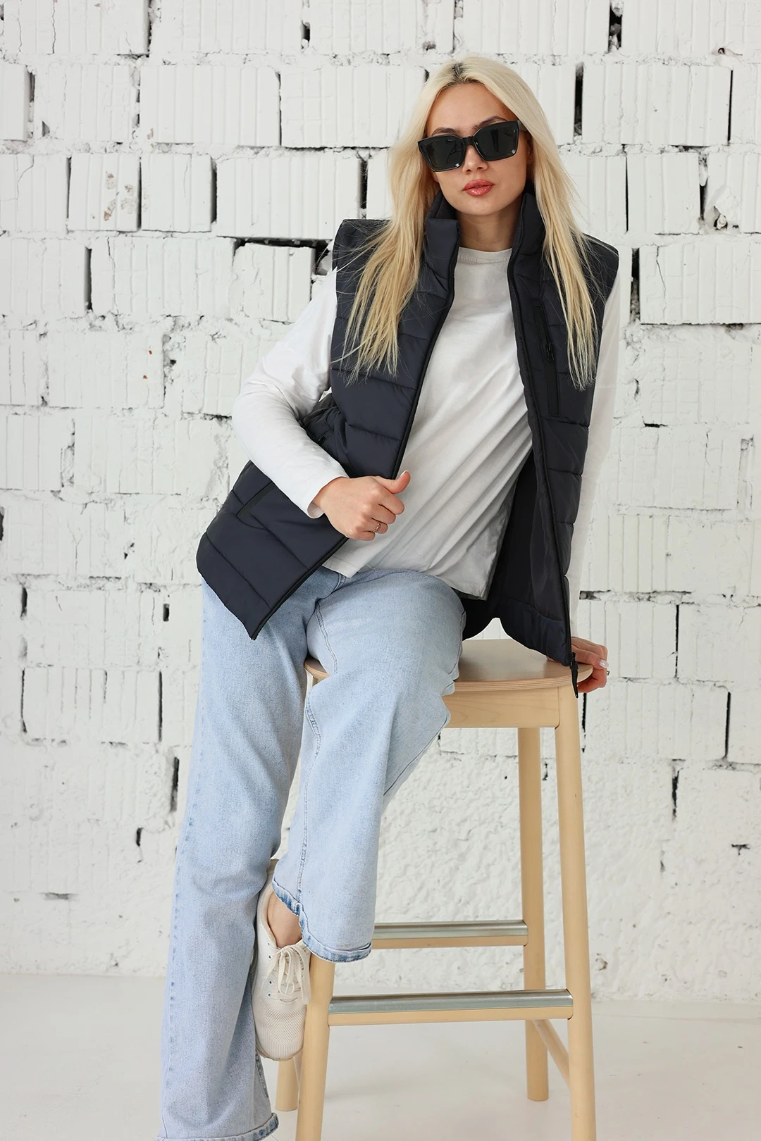 Жилет Эмбер на синтепоне со стежкой унисекс, однотонный черный#4