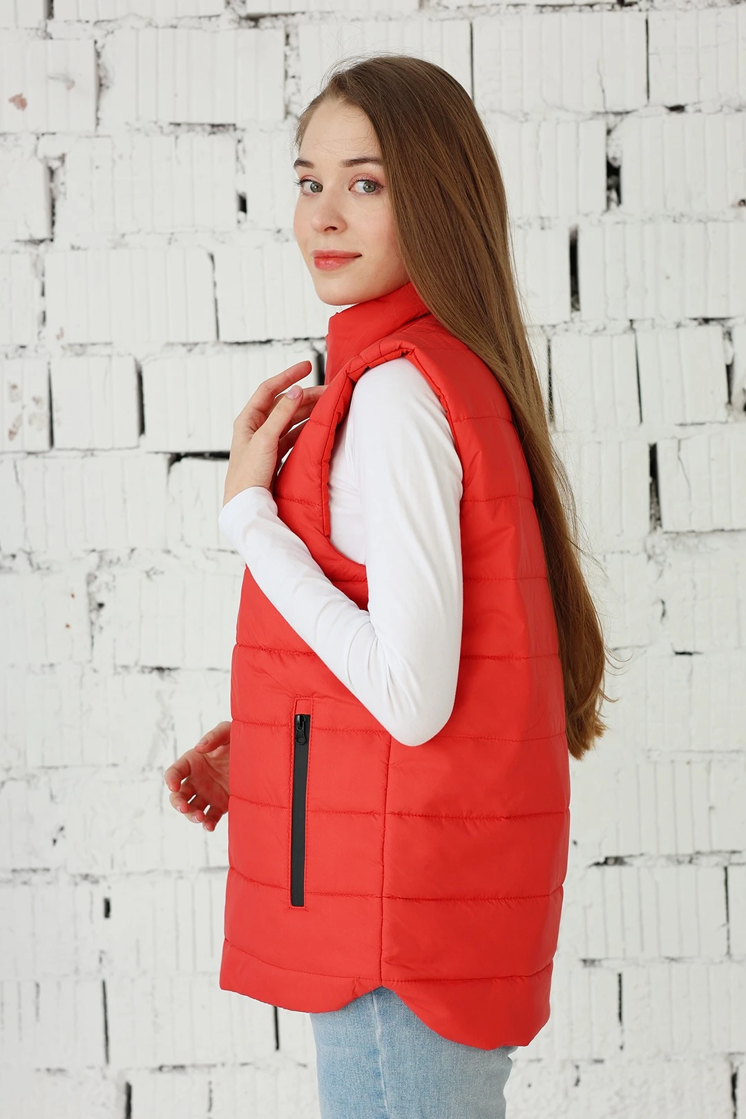 Жилет Эмбер на синтепоне со стежкой унисекс, однотонный красный#2