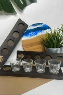 Деревянная шотница под 4 рюмки