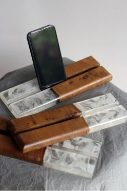 Подставка для телефона из дерева со смолой, 30х8 см