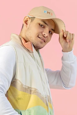 Бейсболка Прайд с уникальной вышивкой на всех деталях (хлопок) "KMZ"#1