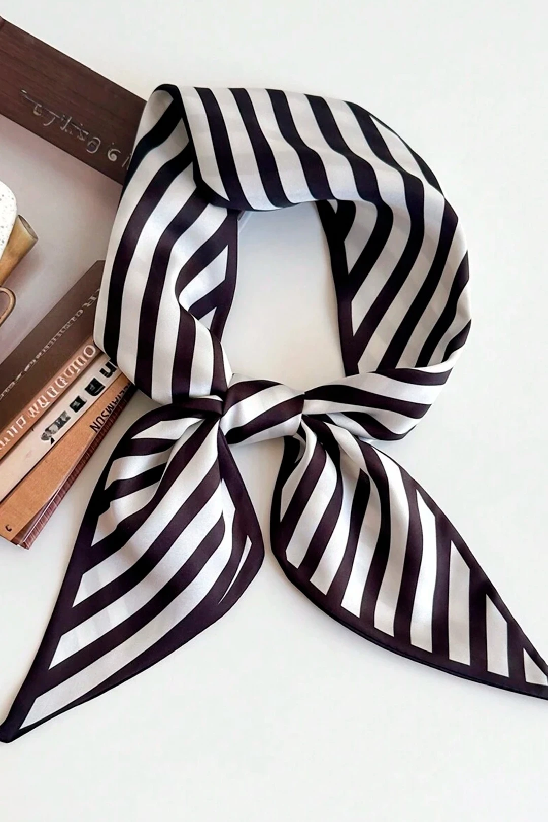 Купить шарф-платок Твилли двухслойный 7х90 см, с полной запечаткой "Black lines"