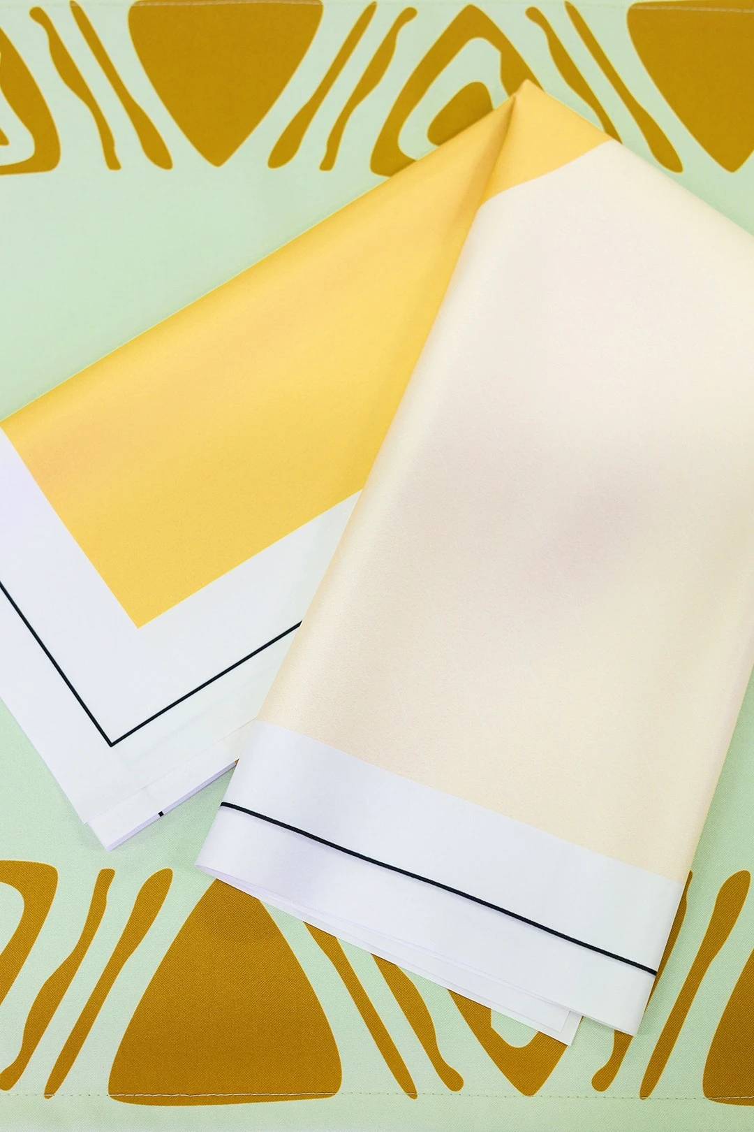 Скатерть квадратная 135х135 см, с полной запечаткой (полиэстер) "Fried eggs"#3