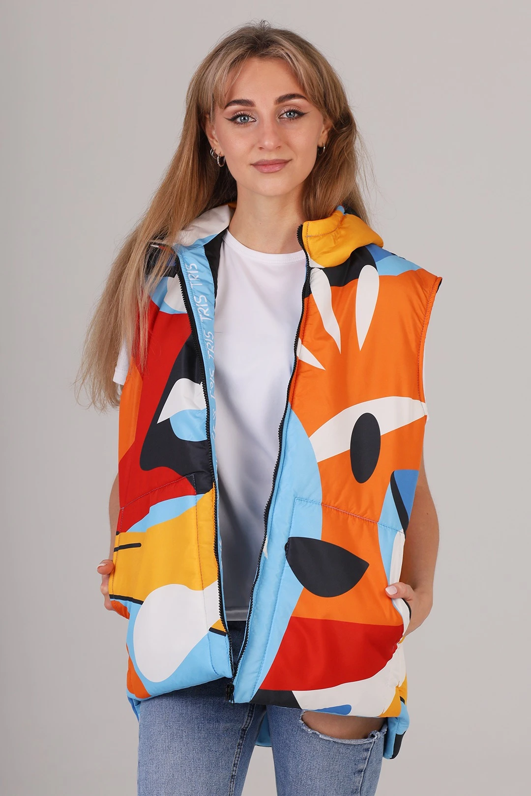 Жилет Трис на синтепоне с капюшоном унисекс, с полной запечаткой "Abstraction"