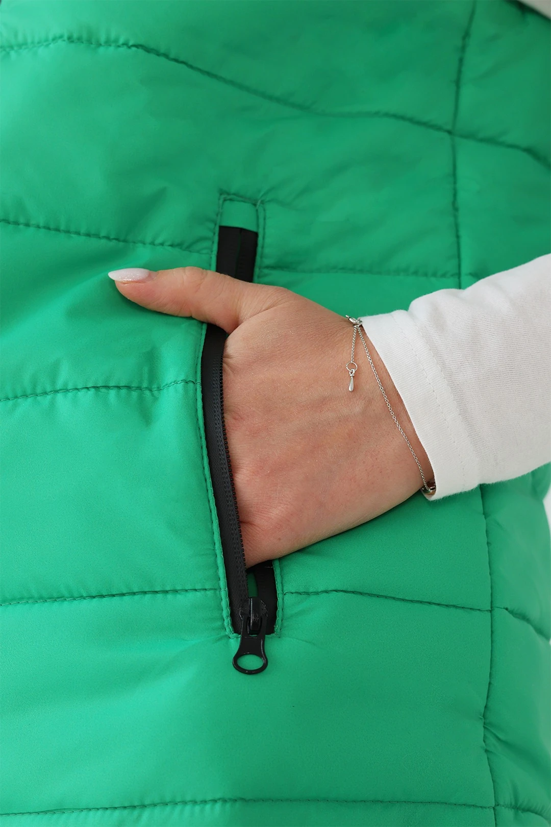 Жилет Эмбер на синтепоне со стежкой унисекс, однотонный зеленый#4 Жилет Эмбер на синтепоне со стежкой унисекс, однотонный зеленый#4