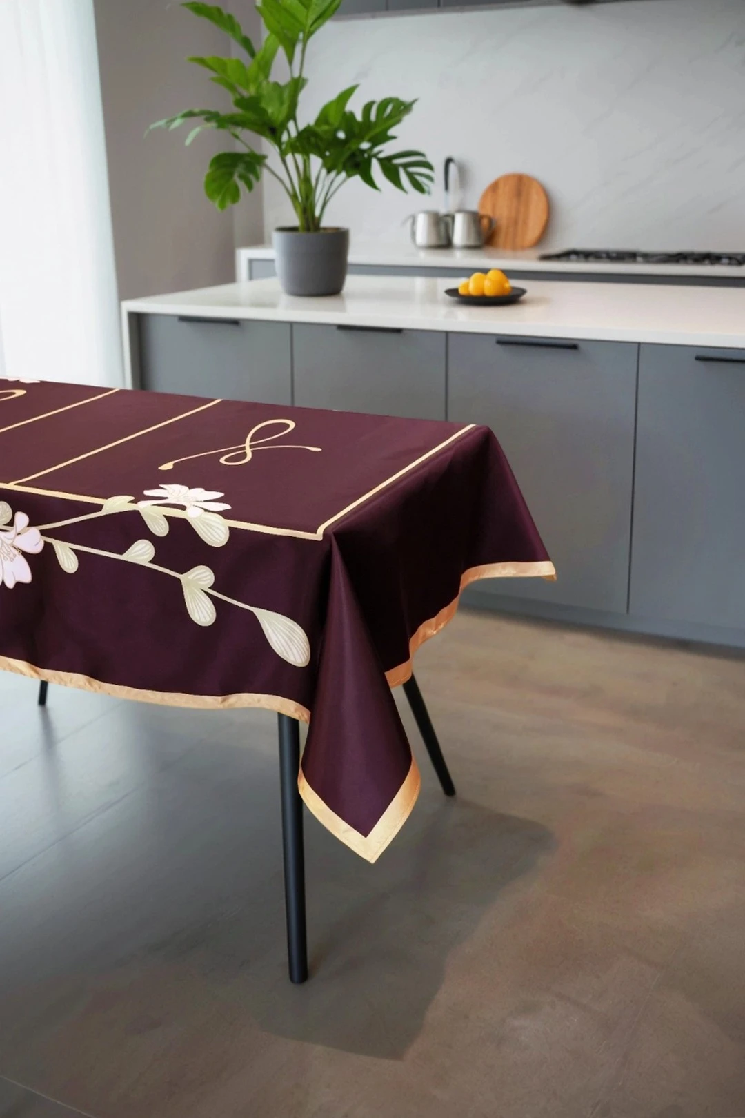 Купить скатерть прямоугольную 130х200 см, с полной запечаткой "Floral minimalism"