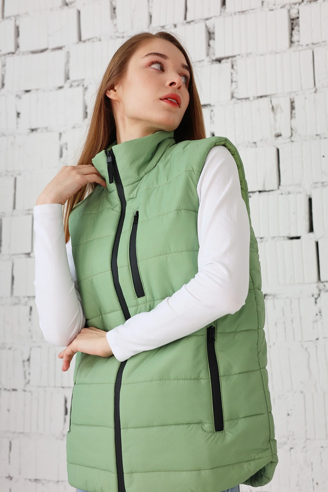 Жилет Эмбер на синтепоне со стежкой унисекс, однотонный хаки#2 Жилет Эмбер на синтепоне со стежкой унисекс, однотонный хаки#2