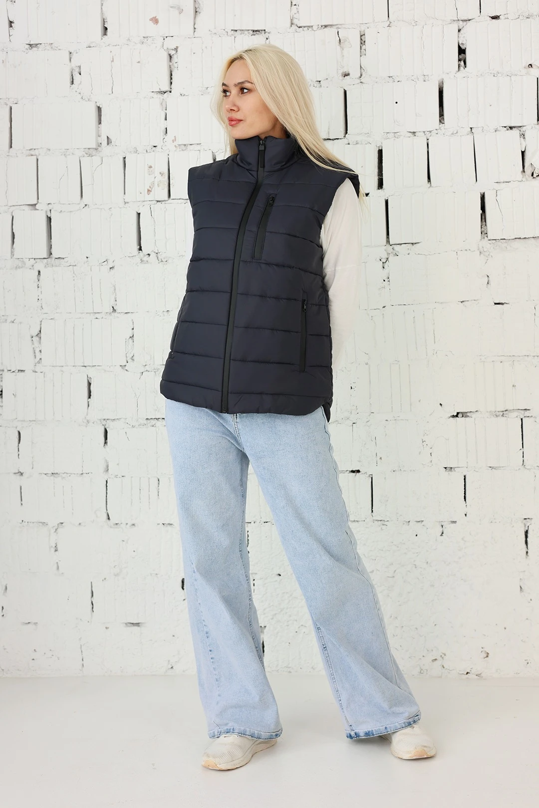 Купить жилет Эмбер на синтепоне со стежкой унисекс, однотонный черный