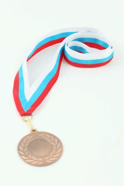 Купить ленту для медали РФ ширина 2,2 см, с карабином