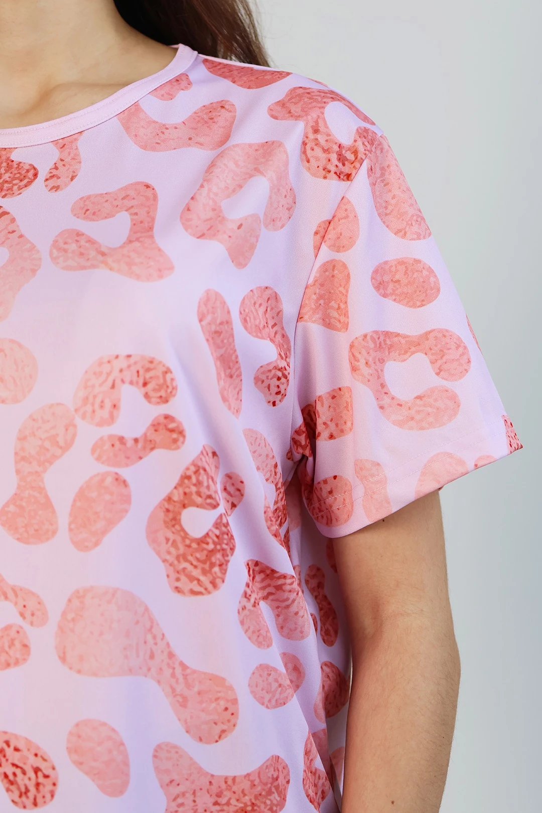 Футболка Гэлэкси унисекс из примы с полной запечаткой "Pink leopard"#3 Футболка Гэлэкси унисекс из примы с полной запечаткой "Pink leopard"#3