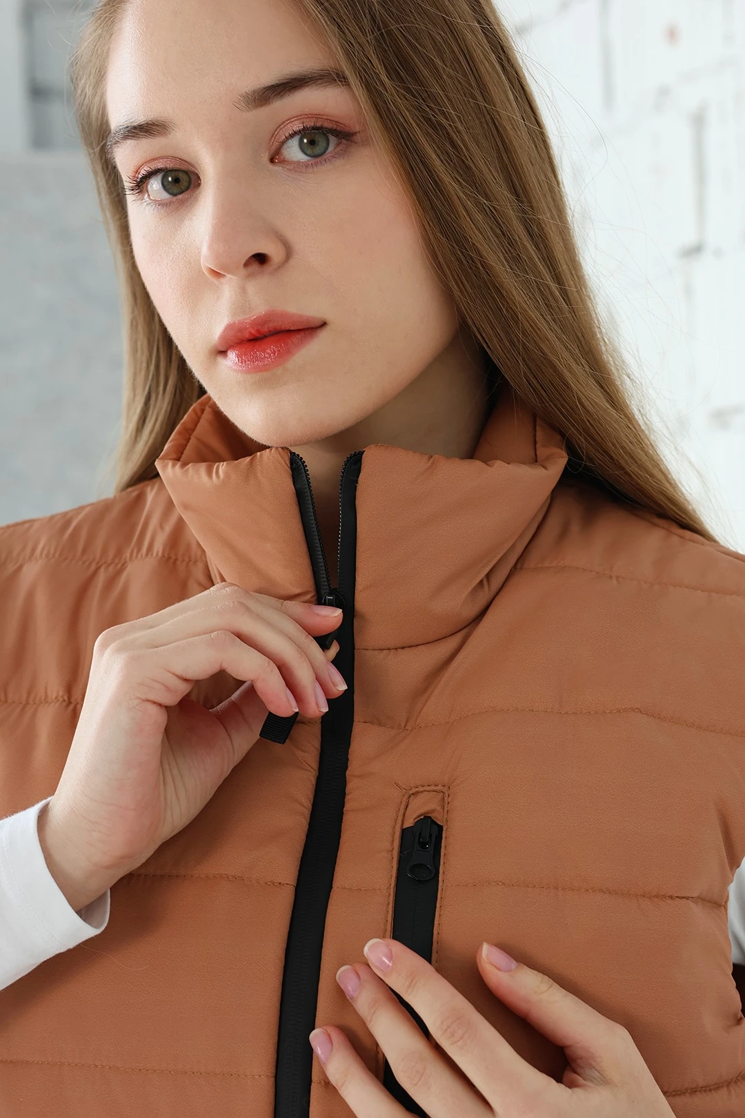 Жилет Эмбер на синтепоне со стежкой унисекс, однотонный коричневый#4