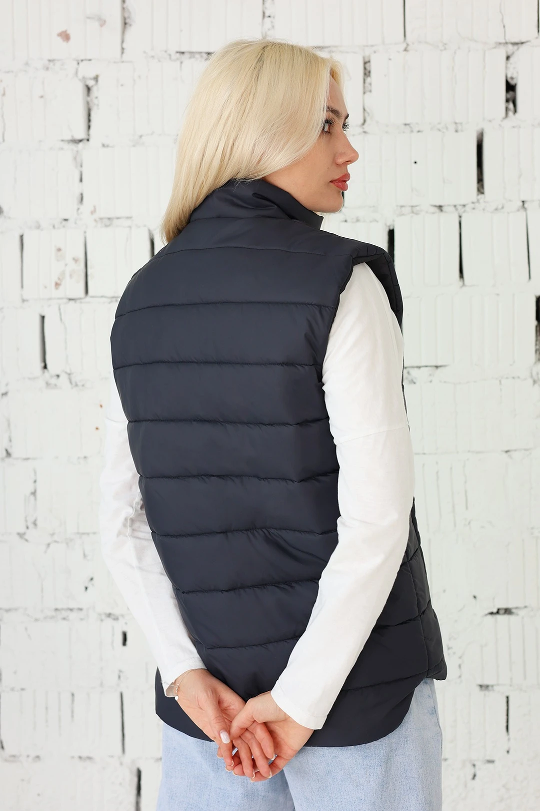 Жилет Эмбер на синтепоне со стежкой унисекс, однотонный черный#2