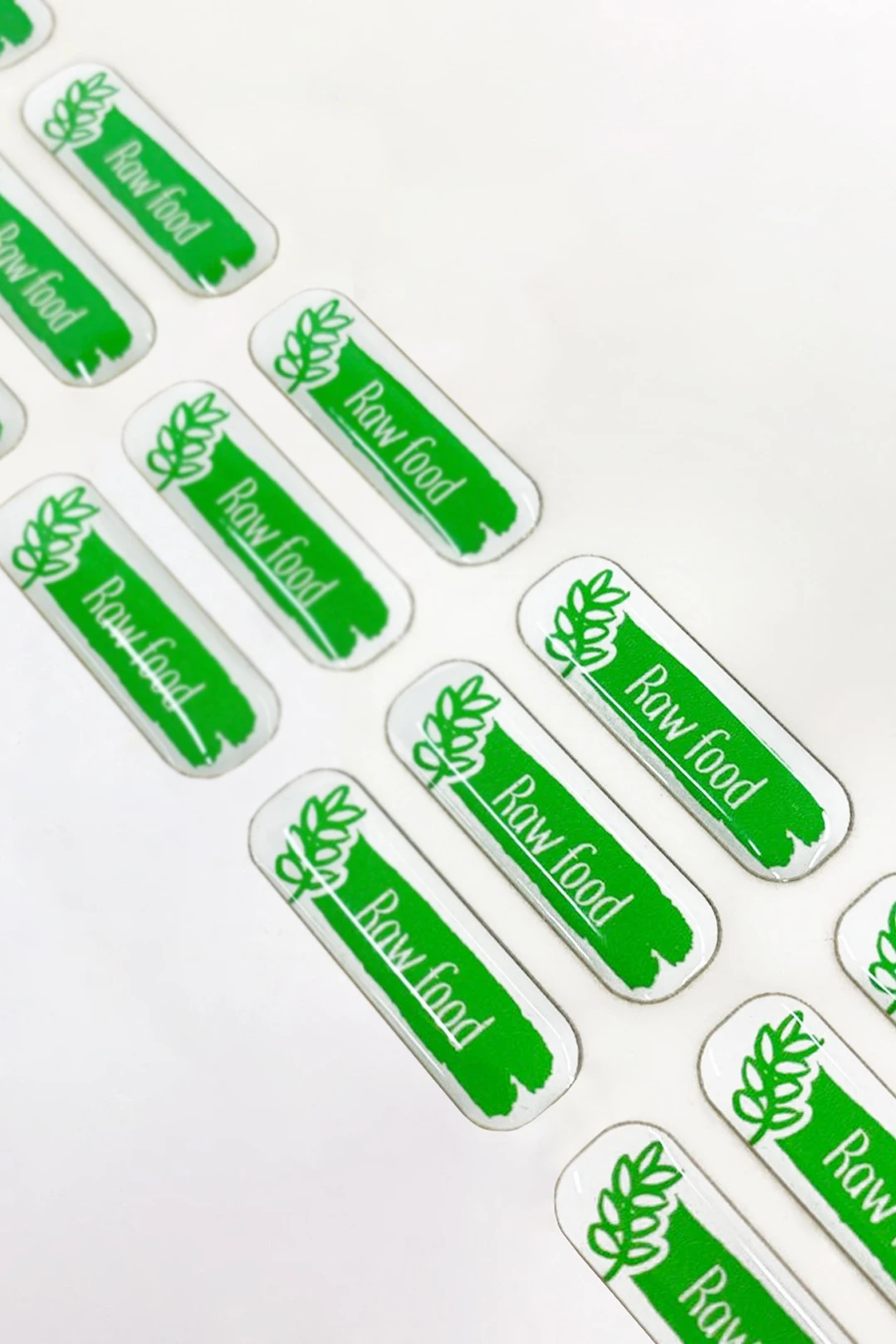 Купить наклейку заливную 3х1 см, с нанесением "Raw food"
