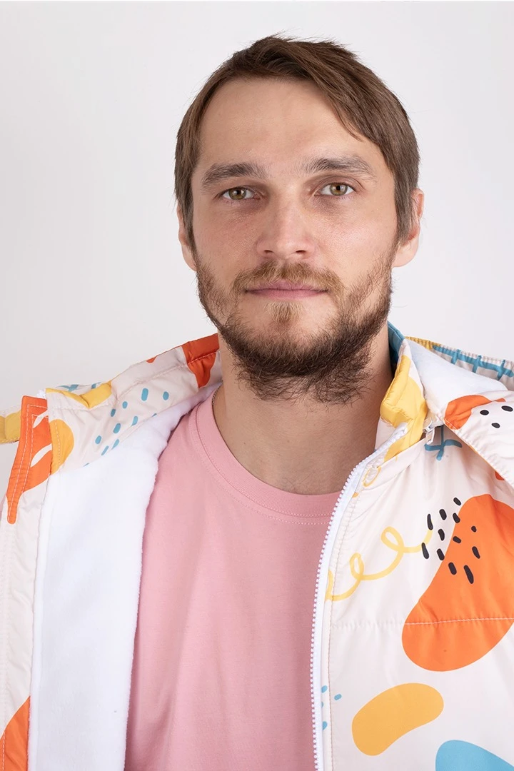 Жилет Диего на синтепоне с капюшоном унисекс, с полной запечаткой "Сrowns"#3