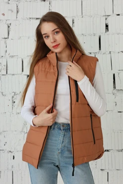 Купить жилет Эмбер на синтепоне со стежкой унисекс, однотонный коричневый