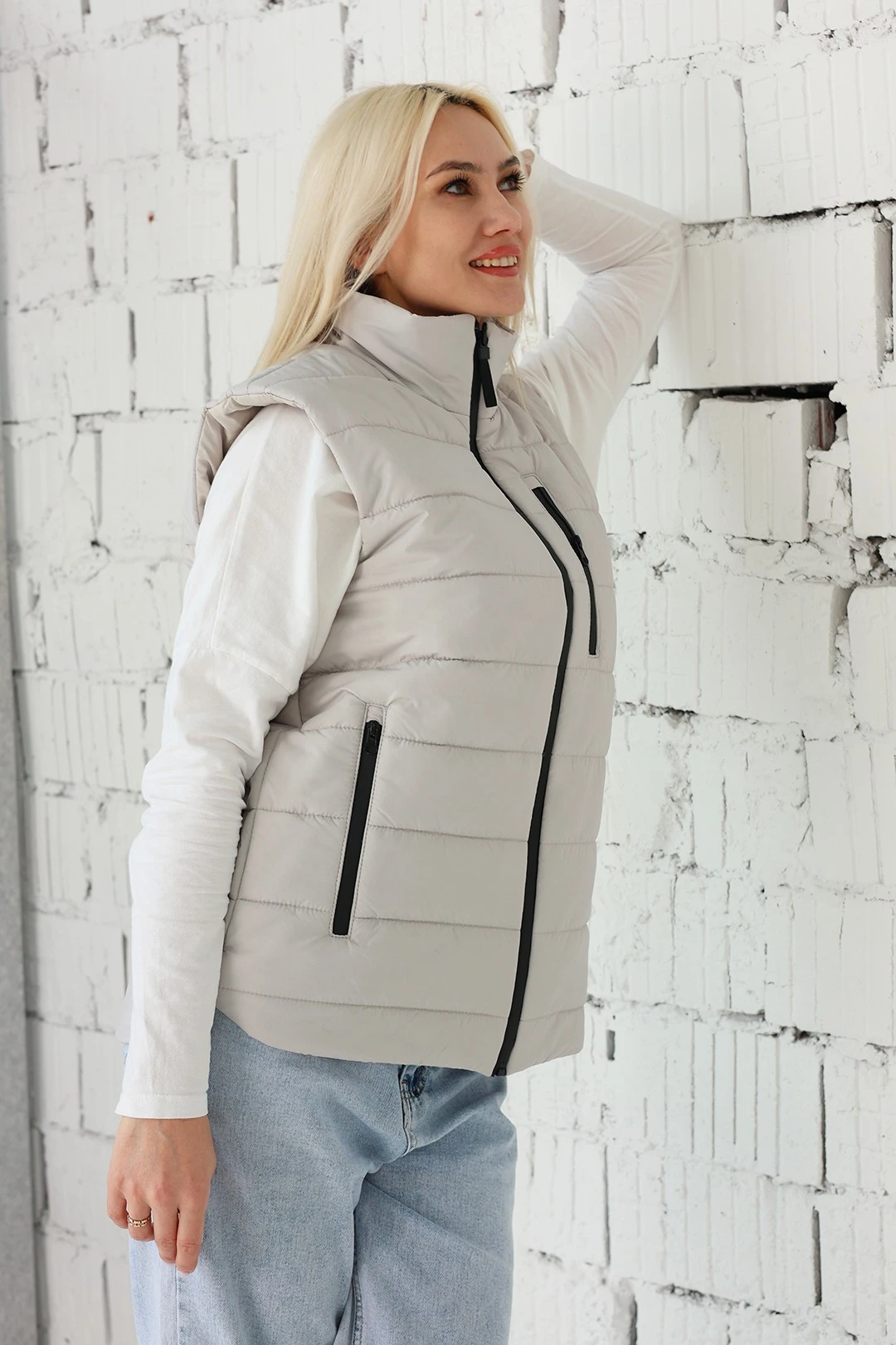 Жилет Эмбер на синтепоне со стежкой унисекс, однотонный молочный#3 Жилет Эмбер на синтепоне со стежкой унисекс, однотонный молочный#3