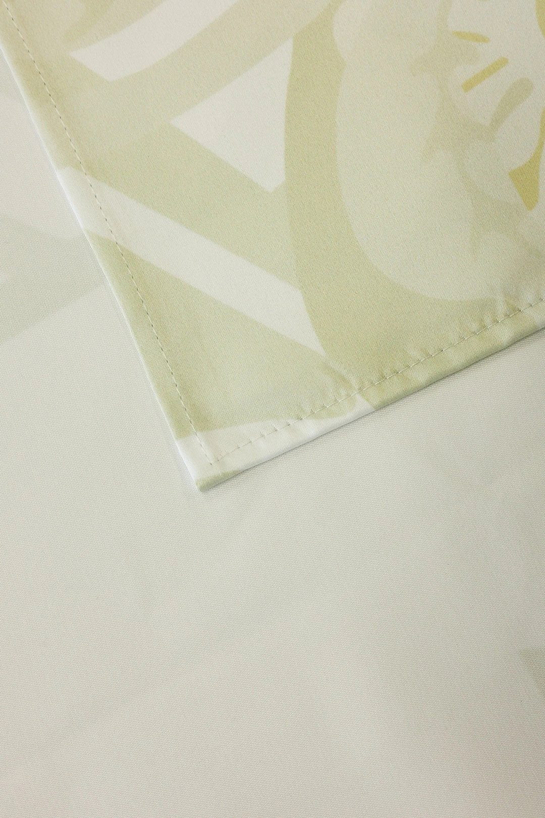 Скатерть квадратная 135х135 см, с полной запечаткой (полиэстер) "Flower field"#1