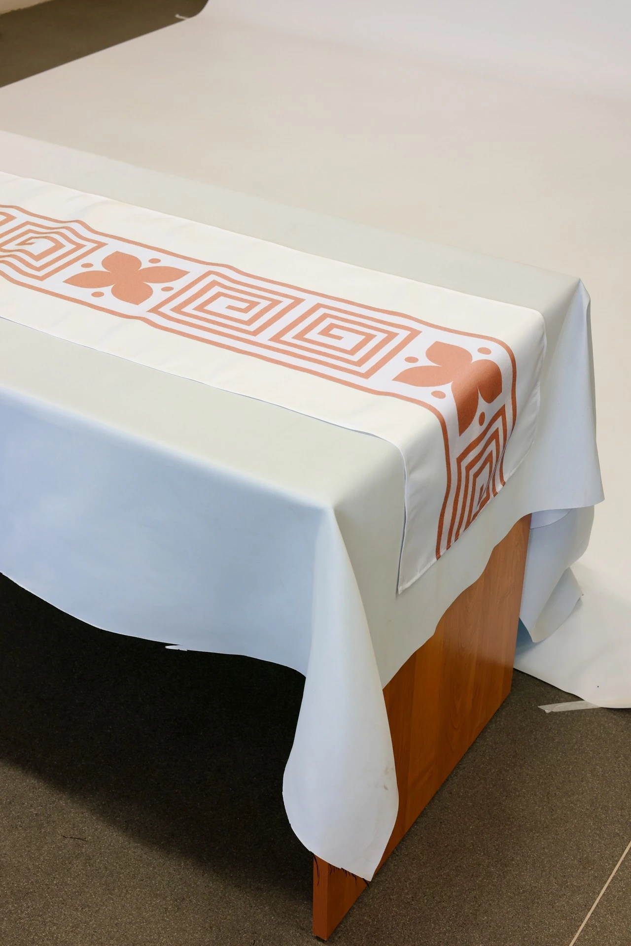 Купить раннер прямоугольный 50х200 см, с полной запечаткой "Clever brown" Купить раннер прямоугольный 50х200 см, с полной запечаткой "Clever brown"