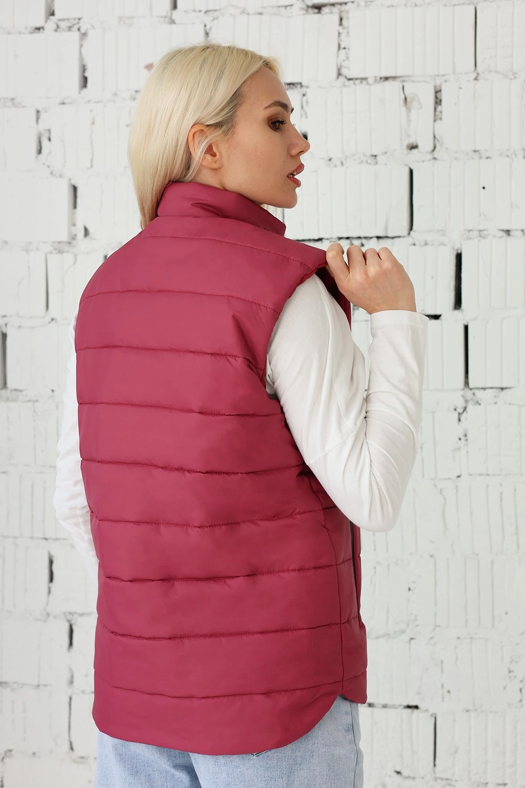 Жилет Эмбер на синтепоне со стежкой унисекс, однотонный бордовый#2